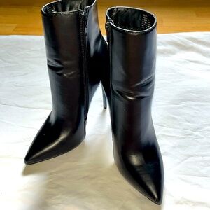 Justfab Black Booties Sz 9